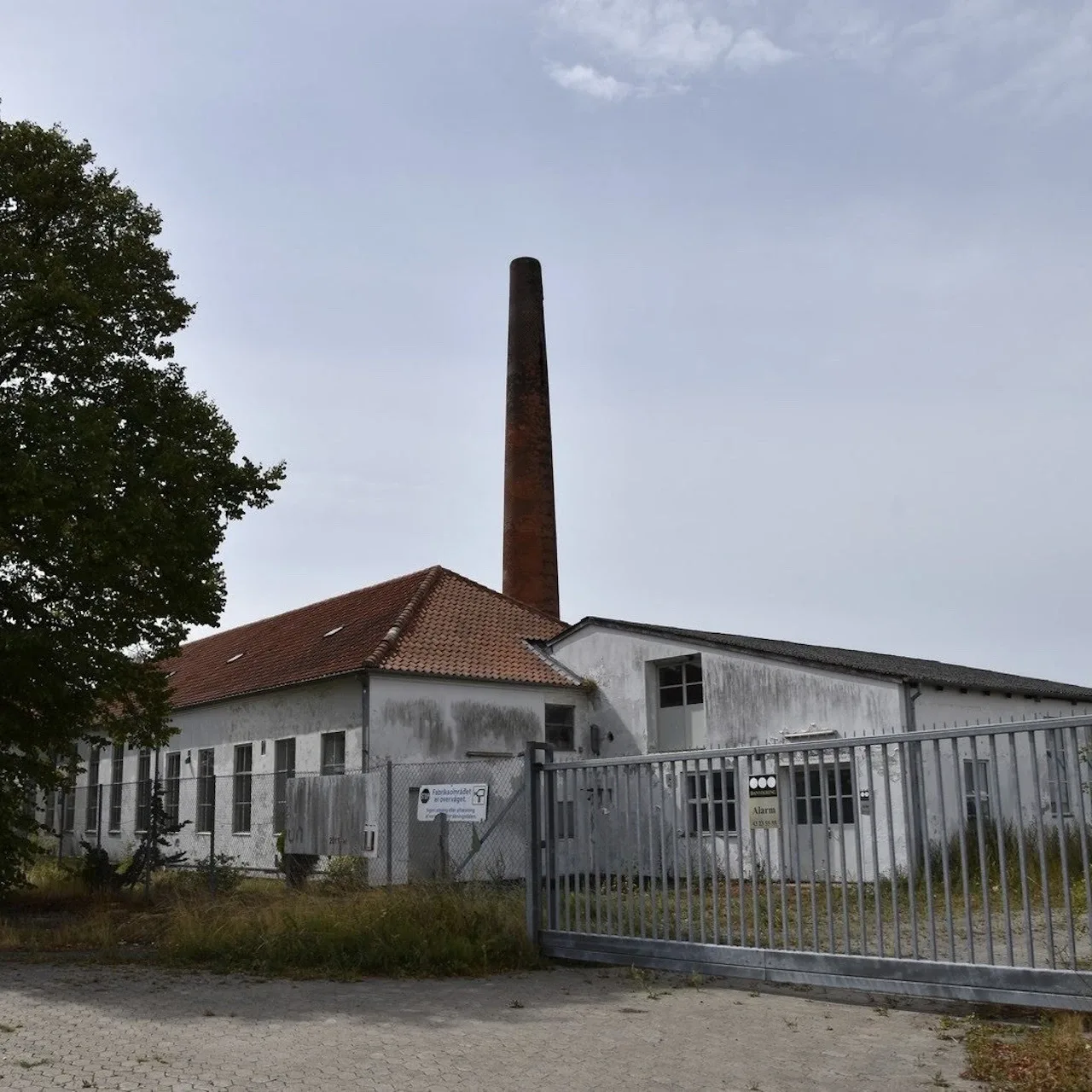 Kulturcenter Wonderlands hovedbygning med den karakteristiske skorsten